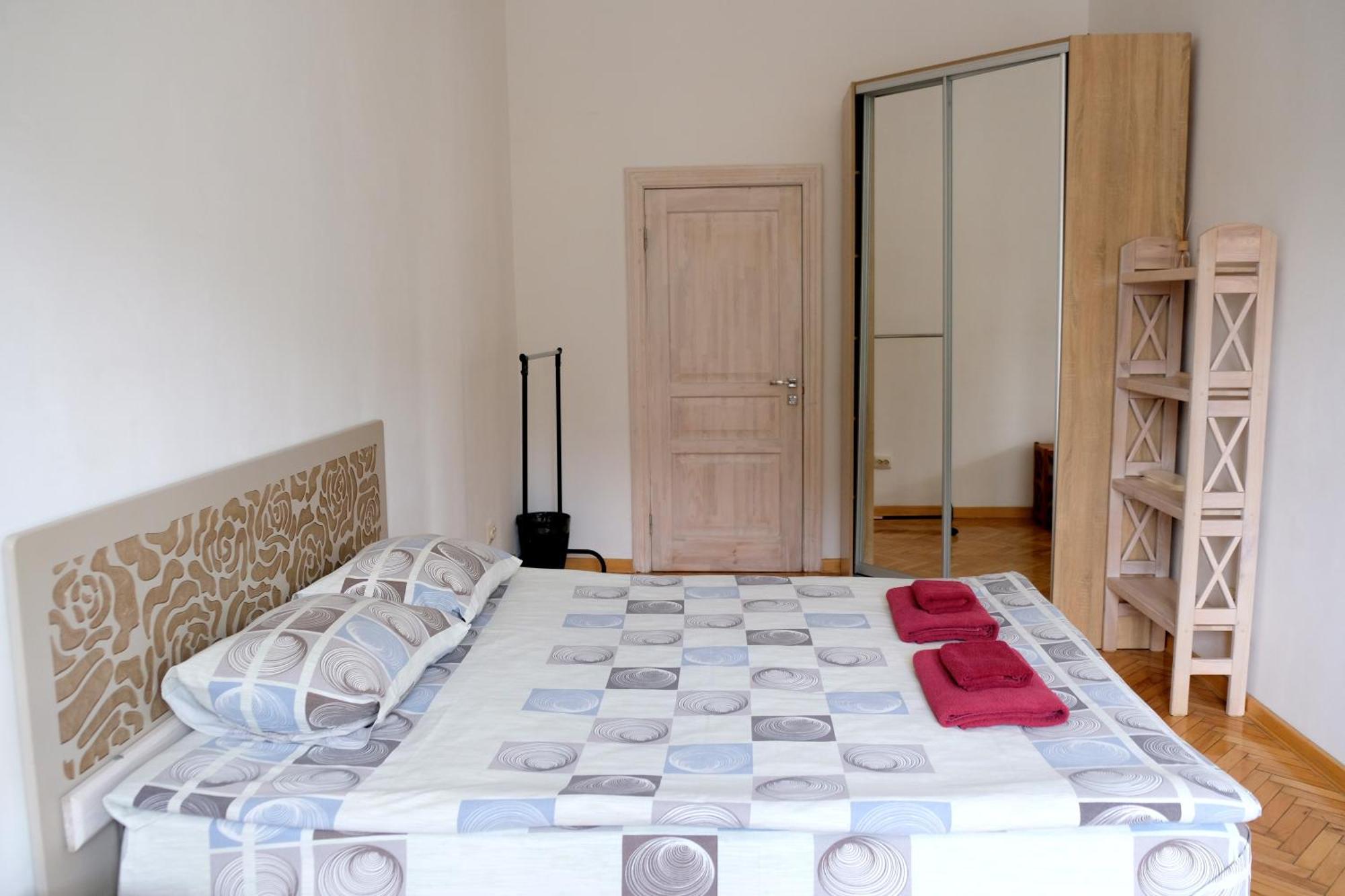 Guest Rooms Lviv Ngoại thất bức ảnh