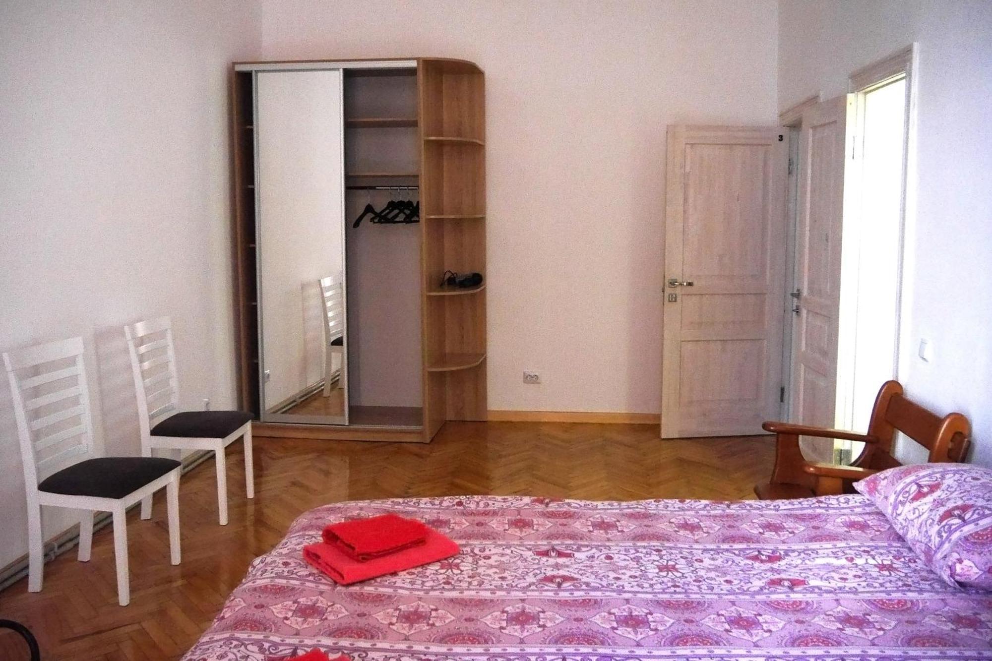 Guest Rooms Lviv Ngoại thất bức ảnh